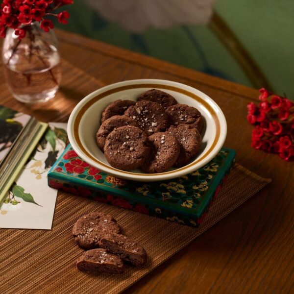 LLV-CNY26-Fleur de Cao 70% with Fleur de Sel Cookies