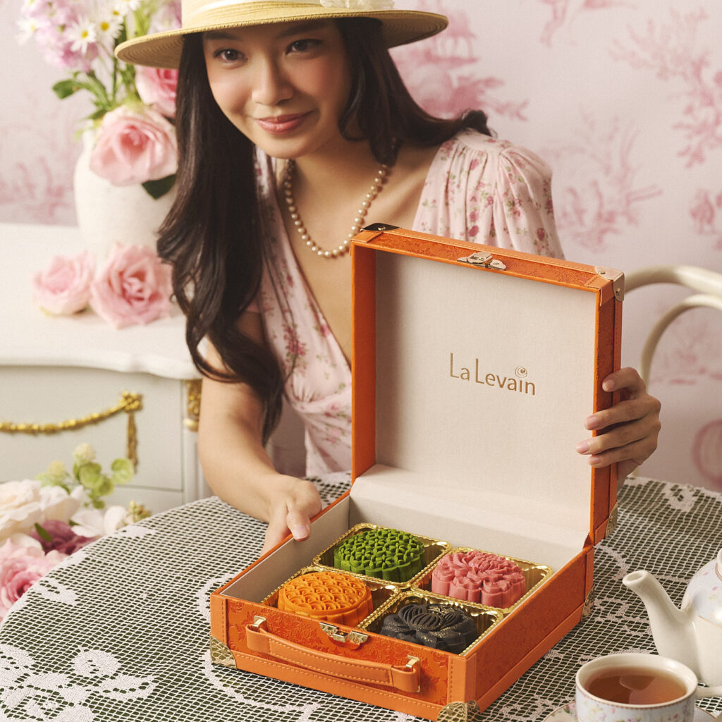 La Levain orange luggage gift box with Momoyama Cantonese mooncakes