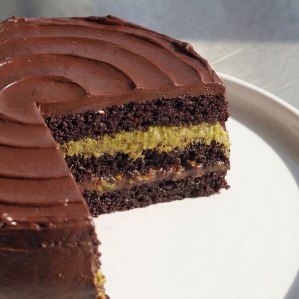 LLV-Pastry-Dubai Pistachio Kunafa Chocolate Gateau Whole Cake 2-Web