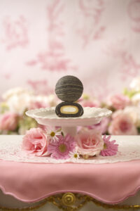 La Levain Teochew Black Sesame Hokkaido Milk mooncake